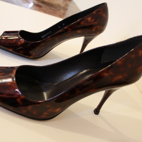 stuart weitzman tortoise shell pumps